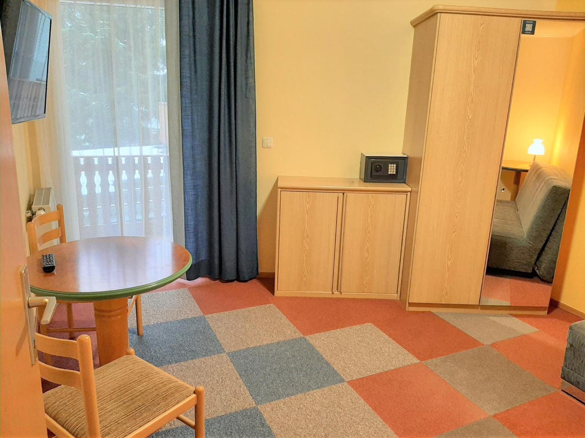 Hotel Altneudoerflerhof Bad Radkersburg Room photo